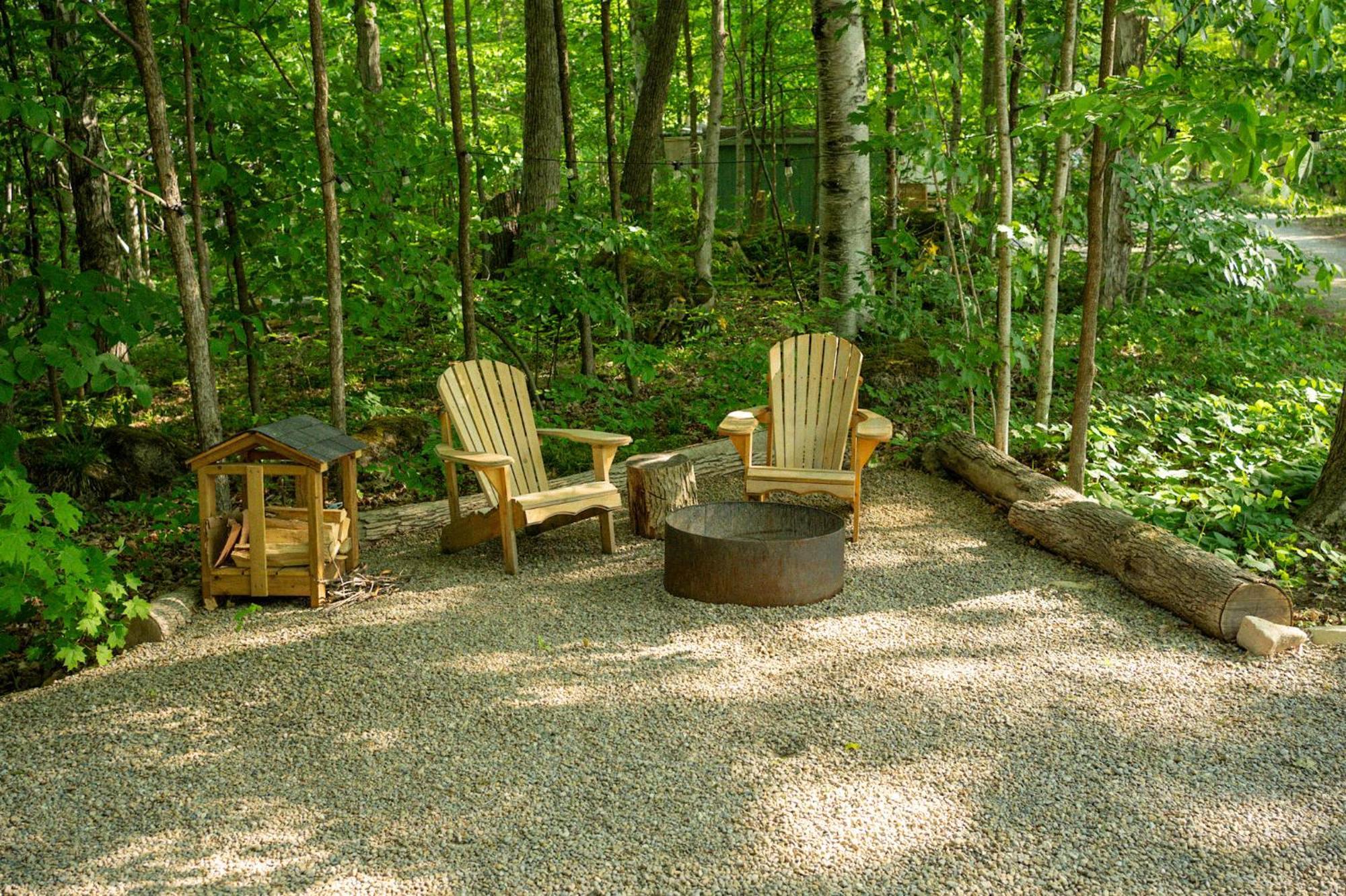 Grotto Getaway Hotel Miller Lake Exterior photo
